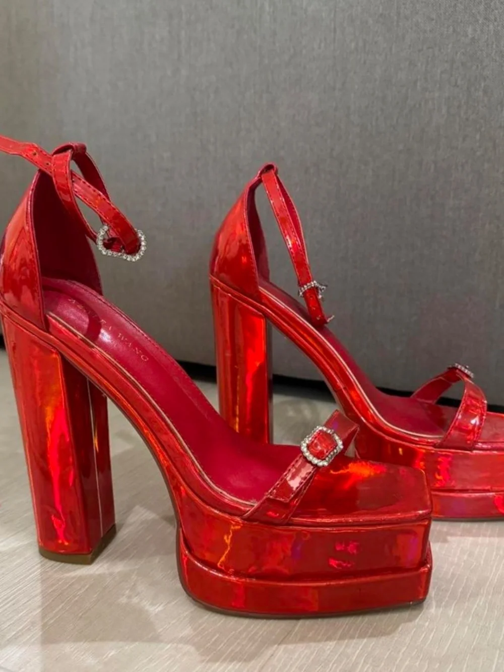 Azalea Wang size shoe